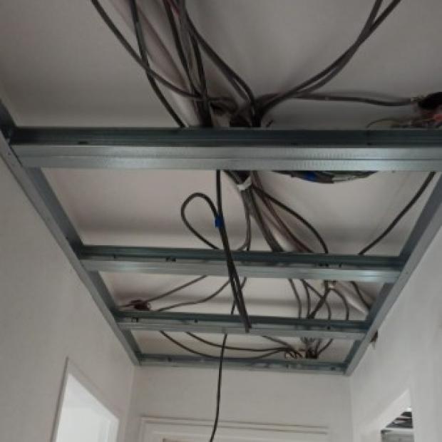 Création d'un faux plafond et raccordement électrique à Marseille
